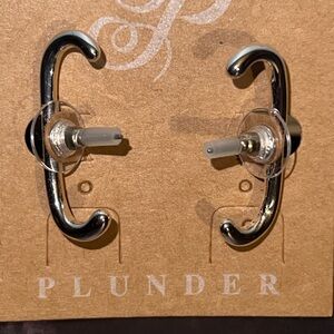Plunder Shiny Silver Curved Ear Studs